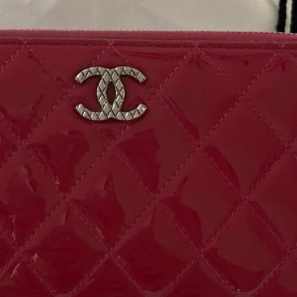 Authentic Chanel zippy wallet - Picture 2 of 13